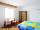 Schlafzimmer mit Doppelbett