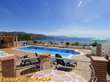 Aussicht auf Pool und Mittelmeer