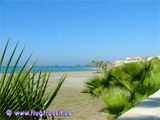 Der Strand Playa de Velilla unterhalb der Casa Max