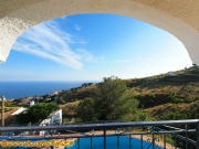 Pool und Meerblick