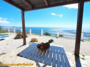 Terrasse mit Grill und Meerblick