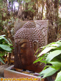 Buddhastatue im Garten